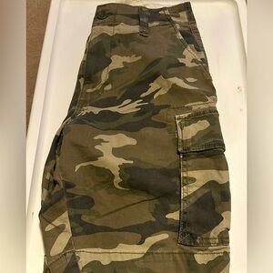 Men’s Old Navy Lived In Straight Cargo shorts